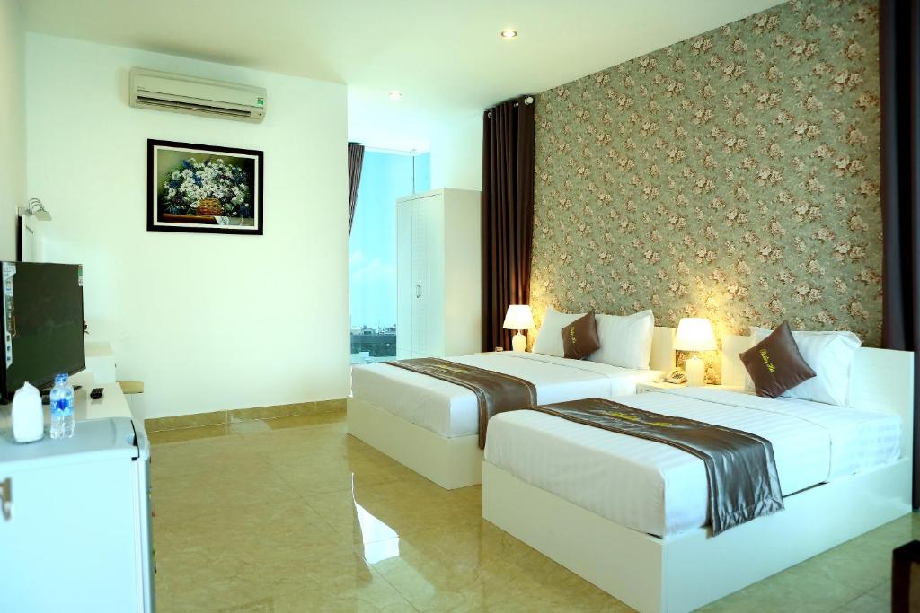 Трехместный (Трехместный номер с видом на город) апарт-отеля Thien Ha Hotel & Apartment, Хошимин