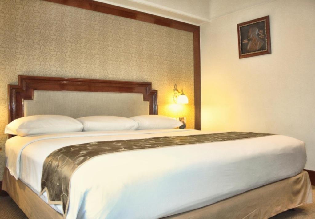 Двухместный (Представительский двухместный номер с 1 кроватью или 2 отдельными кроватями) отеля Golden Boutique Hotel Melawai, Джакарта