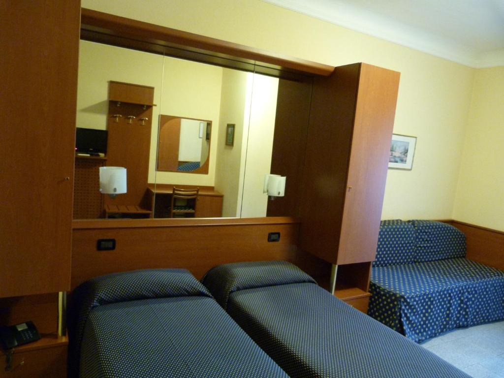 Двухместный (Двухместный номер с 2 отдельными кроватями) отеля Hotel Aurora, Милан
