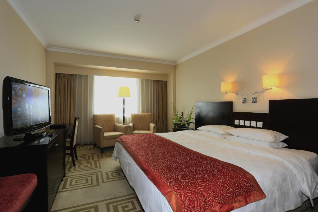 Двухместный (Mainland Chinse Citizens - Special Offer-Deluxe Double or Twin Room) отеля Beijing Continental Grand Hotel, Пекин