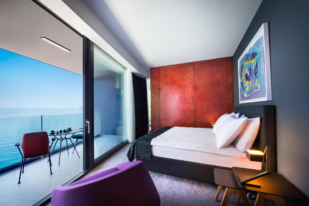 Двухместный (Улучшенный двухместный номер с 1 кроватью или 2 отдельными кроватями и видом на море) отеля Design Hotel Navis, Опатия