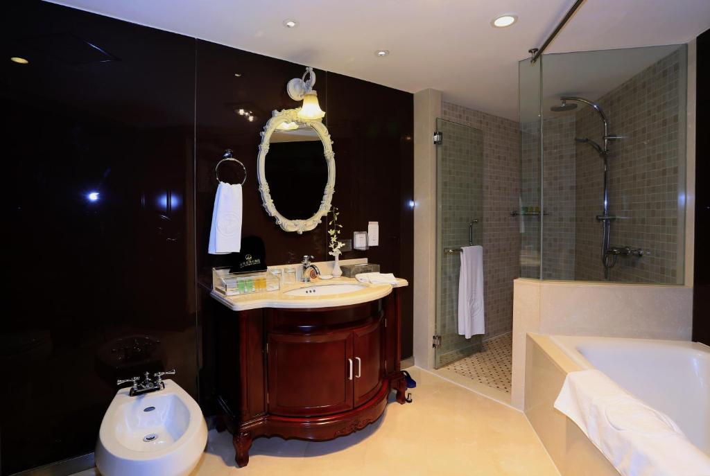 Сьюит (Mainland Chinse Citizens - Deluxe Suite), Beijing Continental Grand Hotel