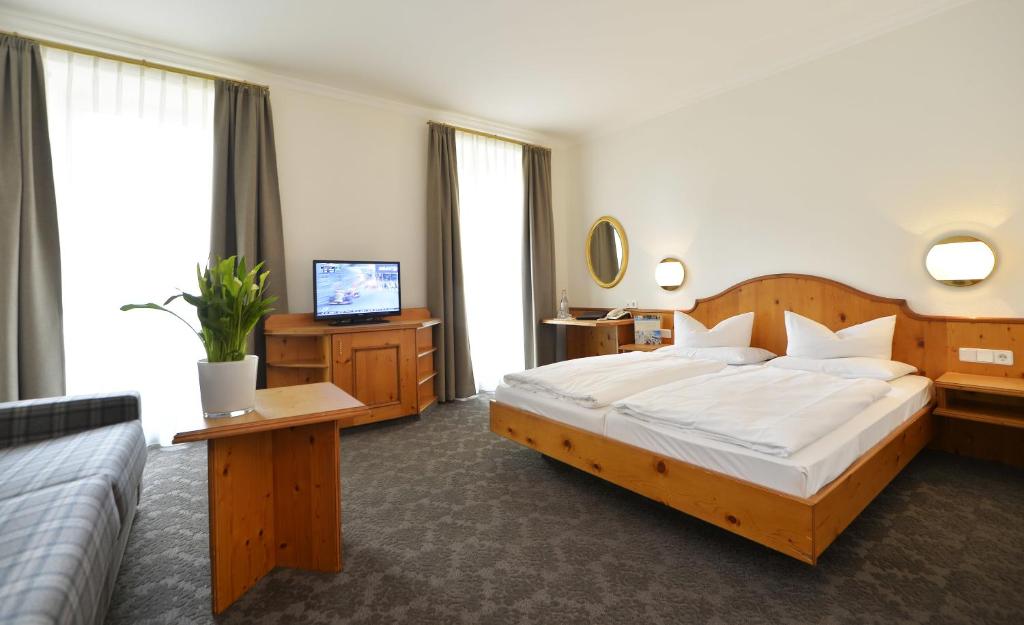 Двухместный (Улучшенный двухместный номер с 1 кроватью) отеля Krumers Post Hotel & Spa, Зефельд-ин-Тироль