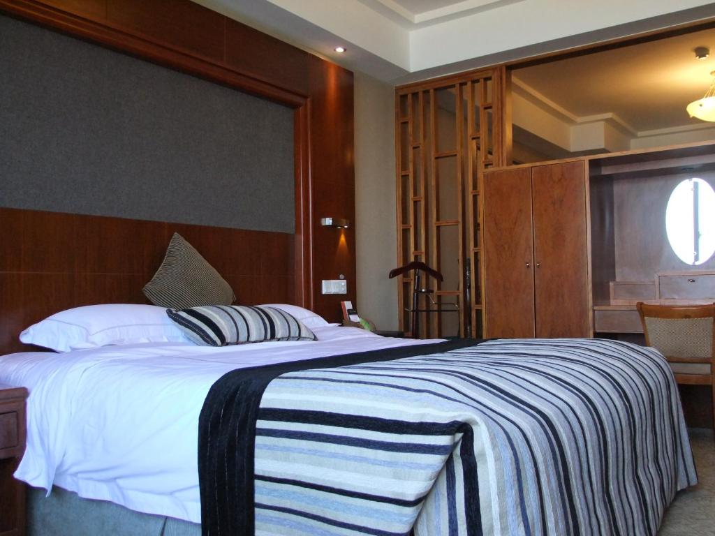 Сьюит (Mainland Chinese Citizen - Family Seaview Suite) отеля Yantai Golden Gulf Hotel, Яньтай