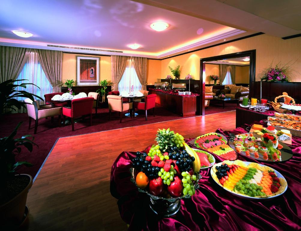 Двухместный (Клубный номер) апарт-отеля Al Bustan Centre & Residence, Дубай