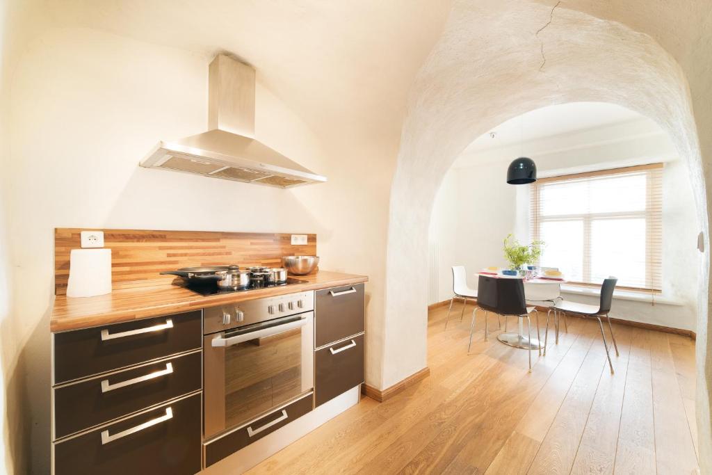 Апартаменты (Апартаменты с 2 спальнями и сауной: ул. Toom-Rüütli, 12), Tallinn City Apartments Old Town Toompea