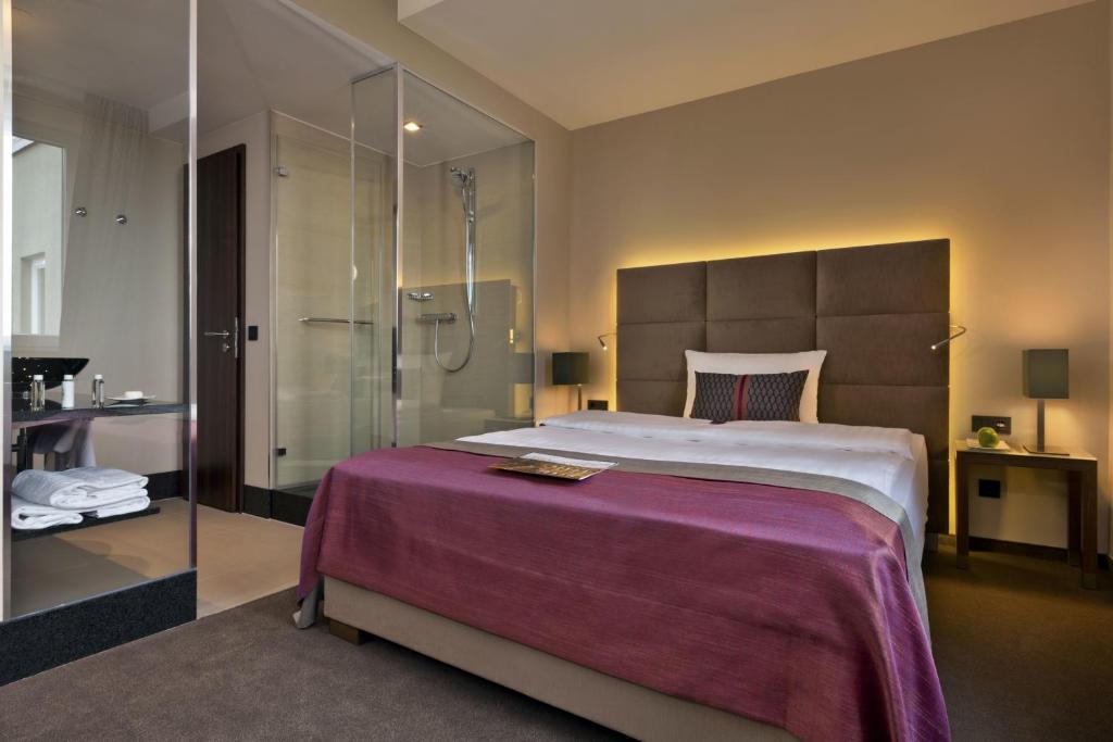 Двухместный (Улучшенный двухместный номер с 1 кроватью) отеля Fleming's Selection Hotel Frankfurt-City, Франкфурт-на-Майне