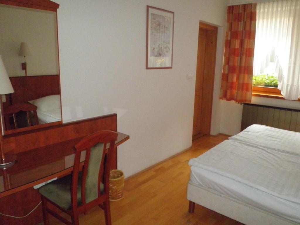 Двухместный (Двухместный номер с 1 кроватью или 2 отдельными кроватями) отеля Gründner Panzio, Шиофок