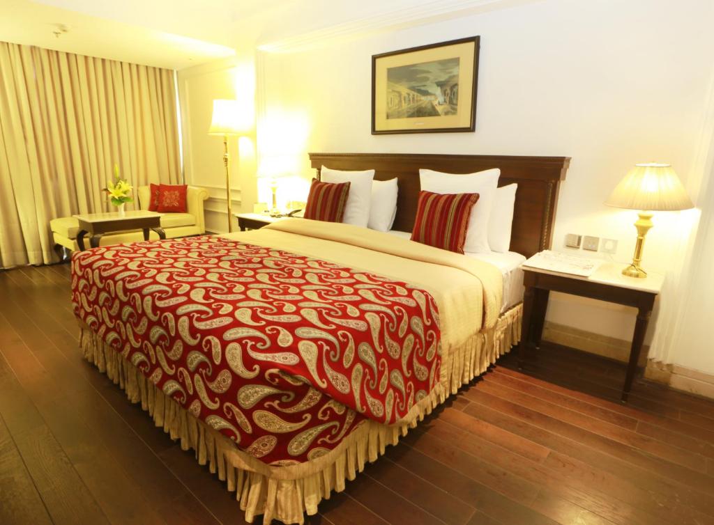 Сьюит (Executive Suite -  Early Check-In & Late Check-Out: Subject to Room Availability.,  20% Discount on food and Soft Beverage) отеля The Ashok, New Delhi, Нью-Дели