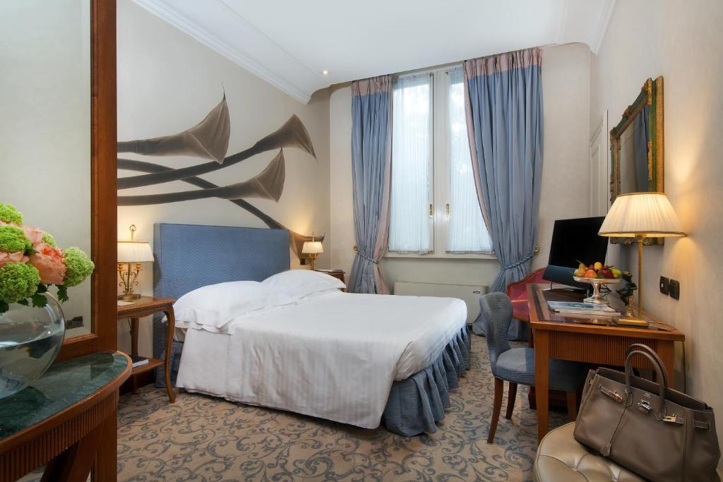 Двухместный (Улучшенный двухместный номер с 1 кроватью) отеля Aldrovandi Villa Borghese - The Leading Hotels of the World, Рим