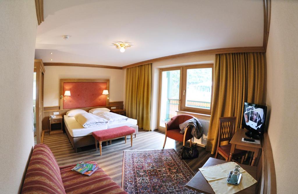 Двухместный (Двухместный номер с 1 кроватью или 2 отдельными кроватями и балконом) отеля Das Pfandler Hotel, Визинг