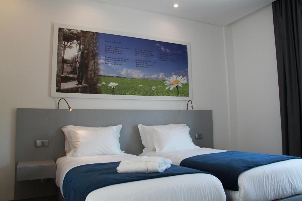 Двухместный (Улучшенный двухместный номер с 2 отдельными кроватями) отеля Hotel José Régio, Понте-де-Лима