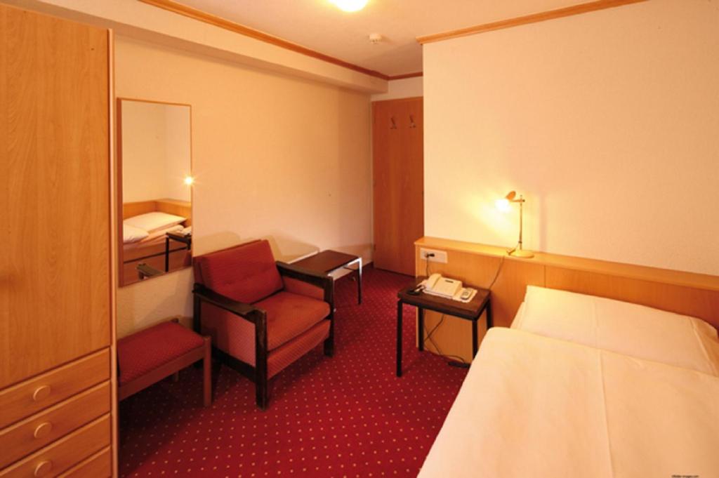 Одноместный (Single Room Riverside) отеля Hotel Metropol & Spa Zermatt, Церматт