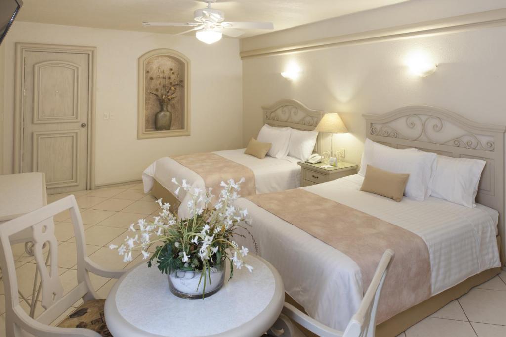 Двухместный (Улучшенный номер) отеля Hotel & Suites Quinta Magna, Гвадалахара