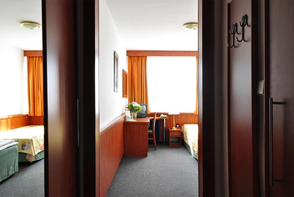 Двухместный (Двухместный номер с 1 кроватью или 2 отдельными кроватями) отеля Olympik Tristar, Прага