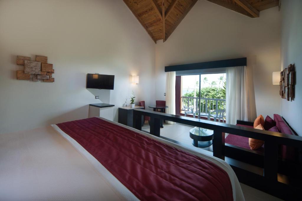 Двухместный (Суперлюкс) курортного отеля Punta Cana Princess All Suites Resort and Spa, Баваро