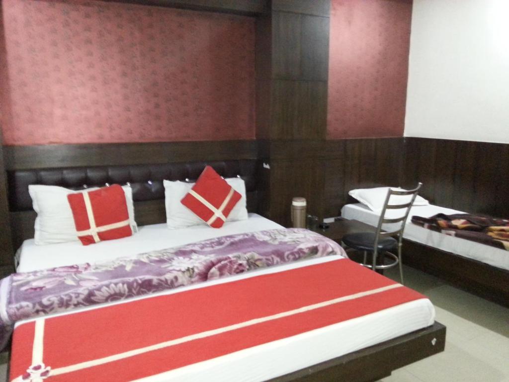 Трехместный (Бюджетный трехместный номер) отеля Hotel Shivam International, Нью-Дели