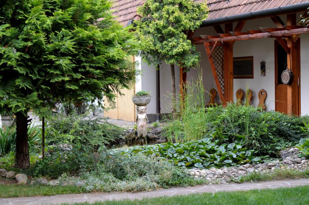 Апартаменты (Апартаменты с 1 спальней (для 4 взрослых)) гостевого дома Violetta Vendégház with garden, Эгер