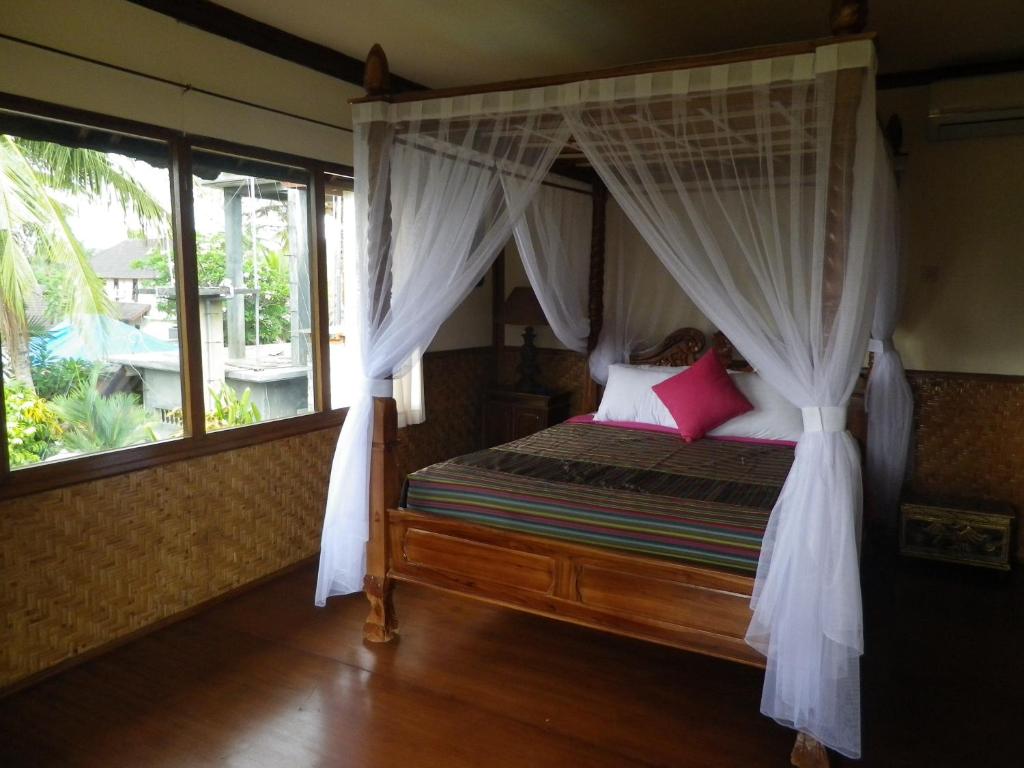 Номер (Улучшенная вилла с 2 спальнями и собственным бассейном), Bali Breeze Bungalows