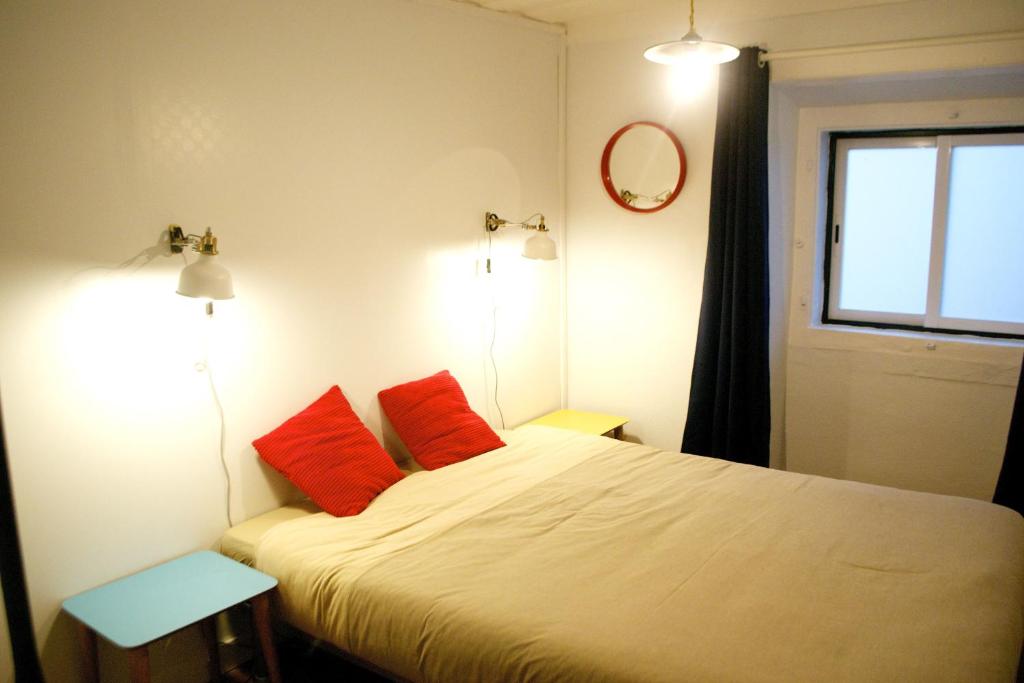 Двухместный (Двухместный номер с 1 кроватью, основными удобствами и общей ванной комнатой) хостела Goodnight Hostel, Лиссабон