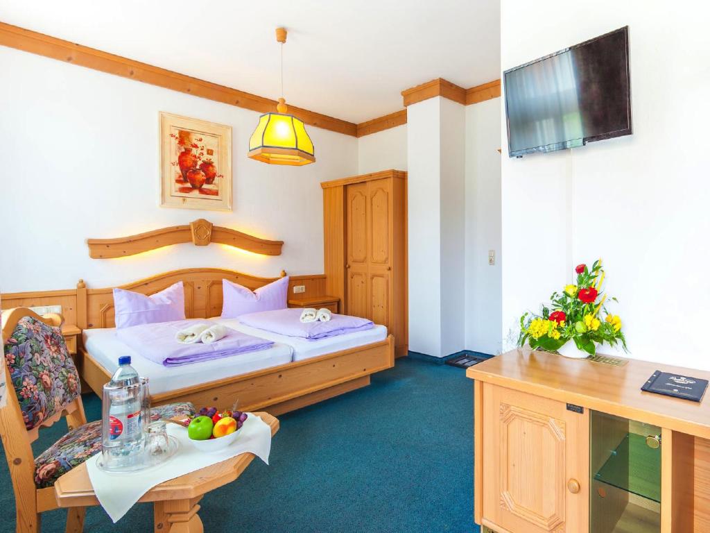 Двухместный (Двухместный номер с 1 кроватью и собственной ванной комнатой) отеля Hotel garni Piccolo, Тале