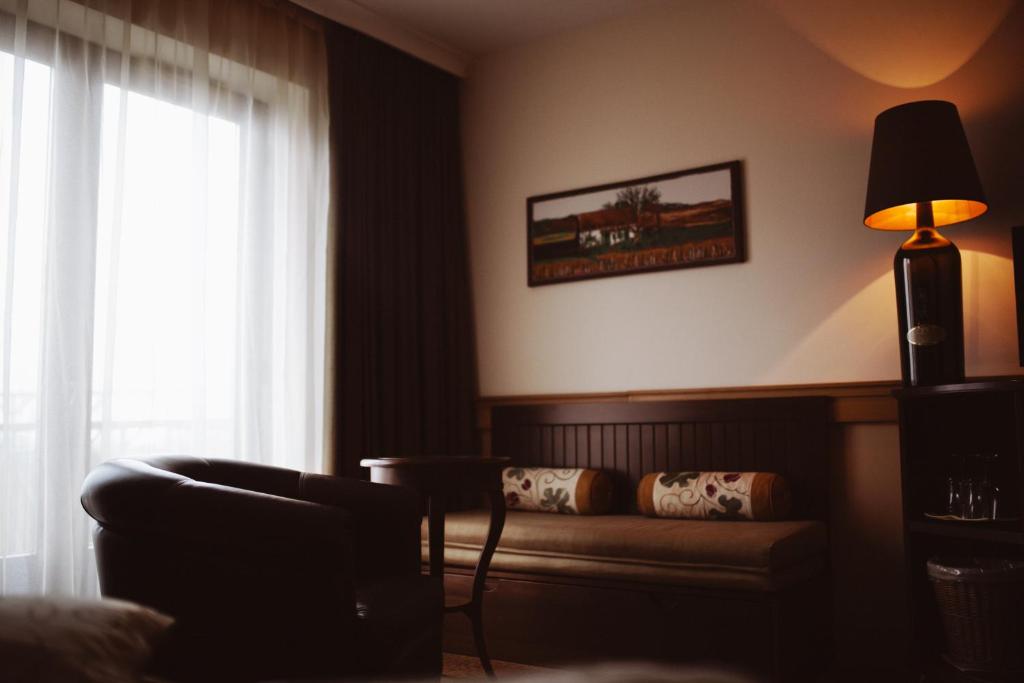 Двухместный (Улучшенный двухместный номер с 1 кроватью или 2 отдельными кроватями) отеля Crocus Gere Bor Hotel Resort & Wine Spa, Виллань