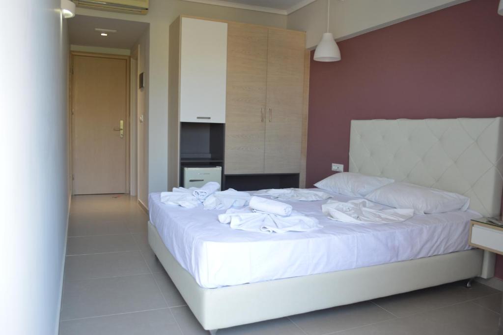 Двухместный (Двухместный номер с 1 кроватью или 2 отдельными кроватями и балконом) отеля Catherine Hotel, Кос