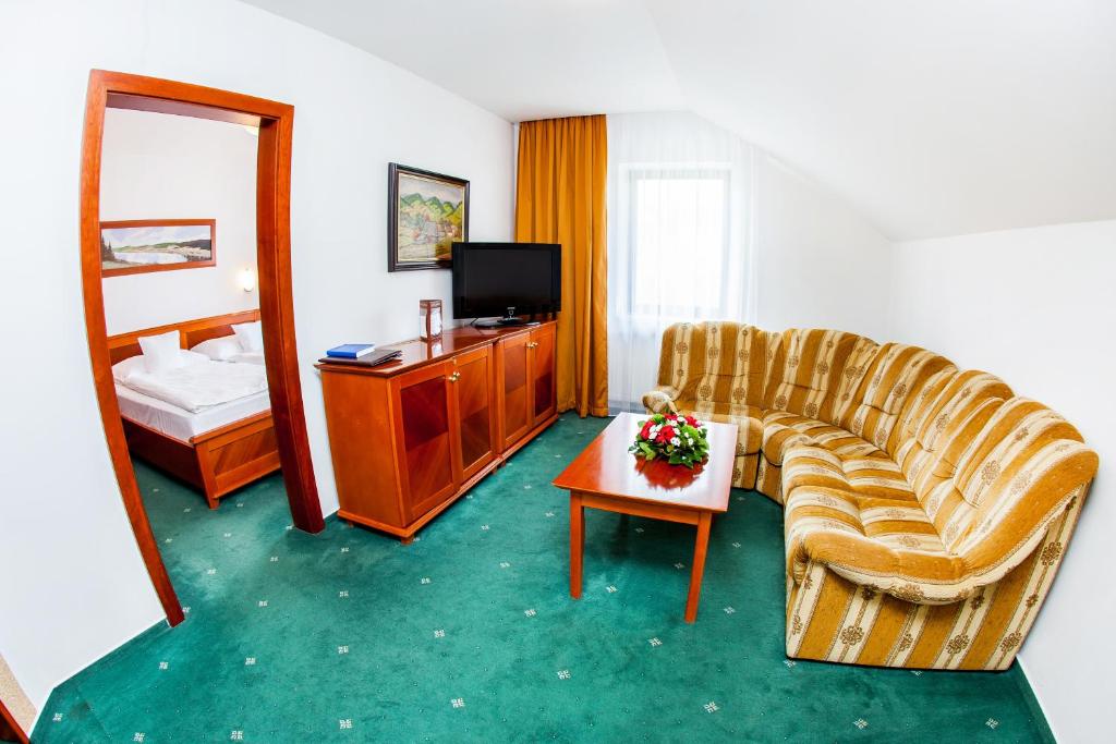 Сьюит (Люкс с 1 спальней) курортного отеля Hotel Patria, Штрбске-Плесо