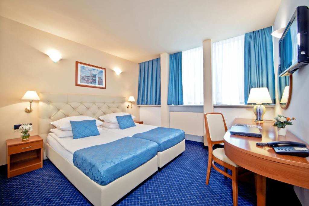 Двухместный (Двухместный номер «Комфорт» с 2 отдельными кроватями) отеля Hotel Central, Загреб