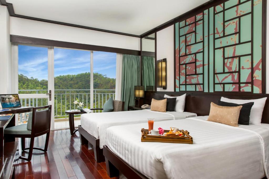 Двухместный (Стандартный двухместный номер с 2 отдельными кроватями) отеля Novotel Ha Long Bay Hotel, Халонг