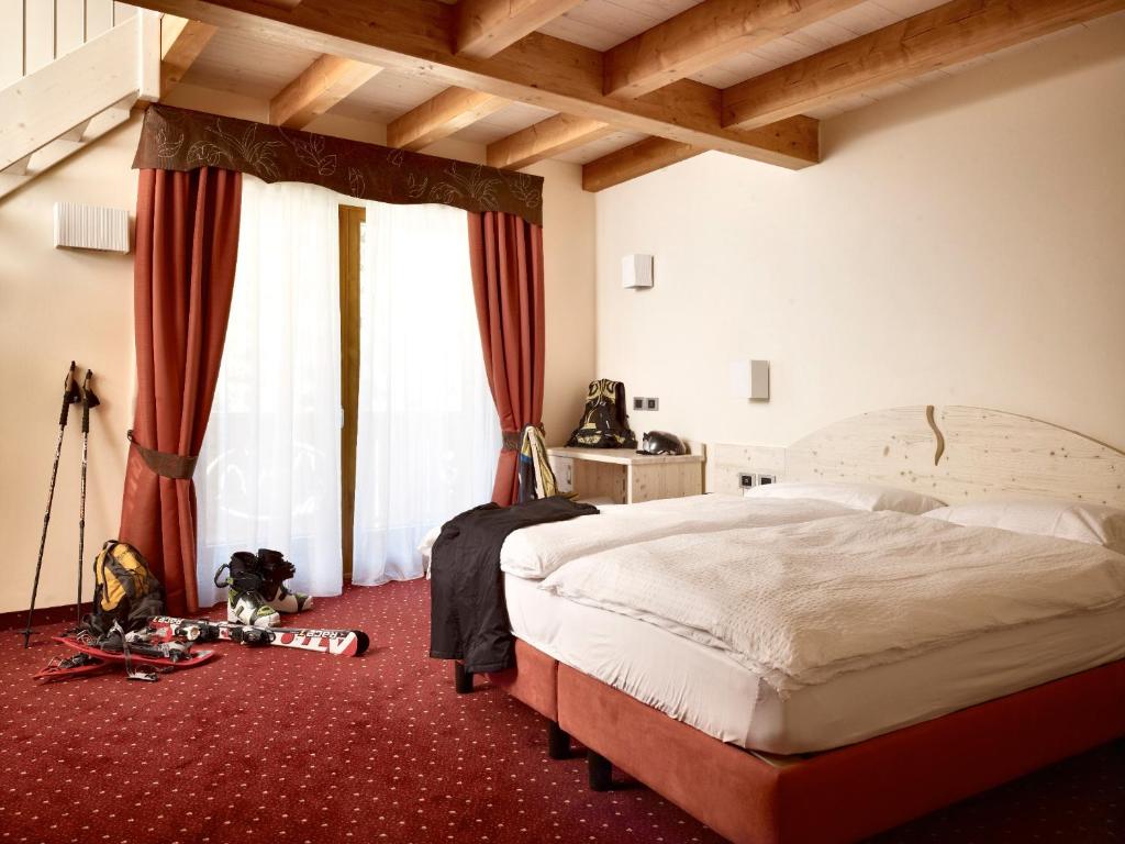 Четырехместный (Двухуровневый четырехместный номер) отеля Panorama Hotel Fontanella, Мадонна-ди-Кампильо