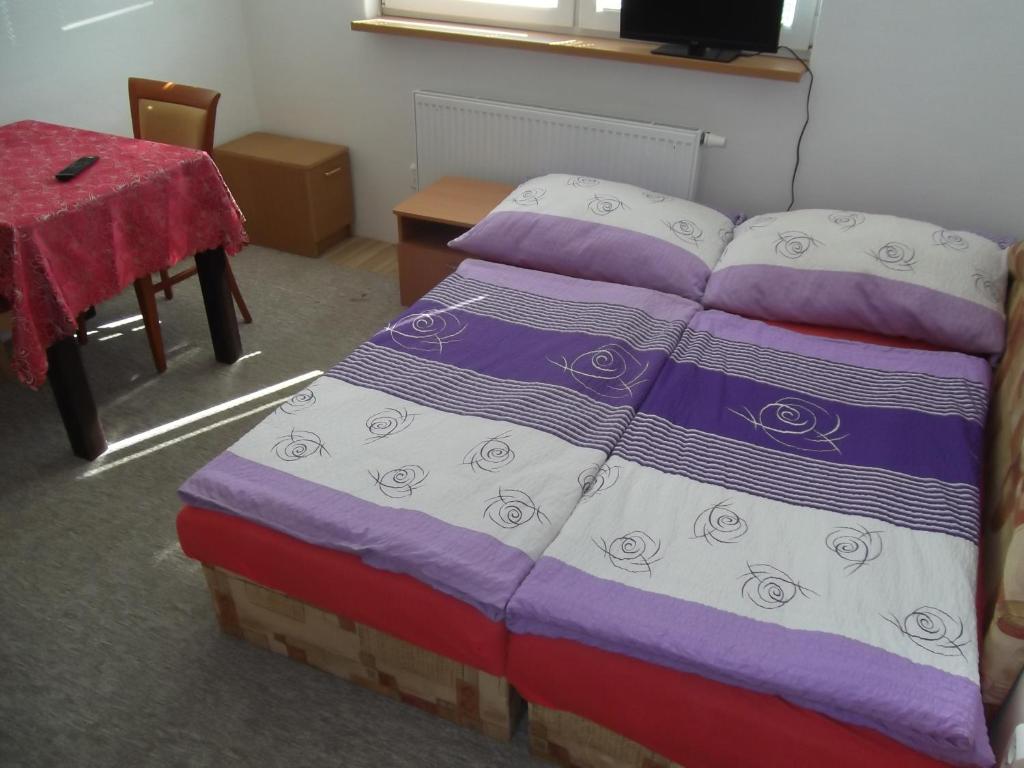 Двухместный (Двухместный номер с 2 отдельными кроватями и общей ванной комнатой) гостевого дома Apartmány Zlín, Злин