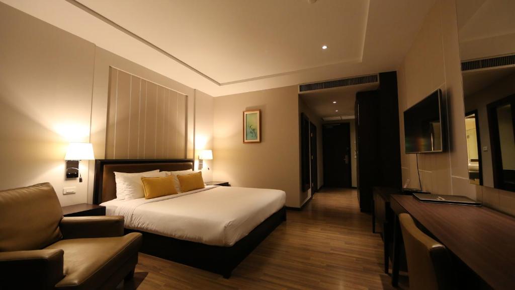Двухместный (Двухместный номер Делюкс с 1 кроватью) отеля The Dawin Nana, Бангкок