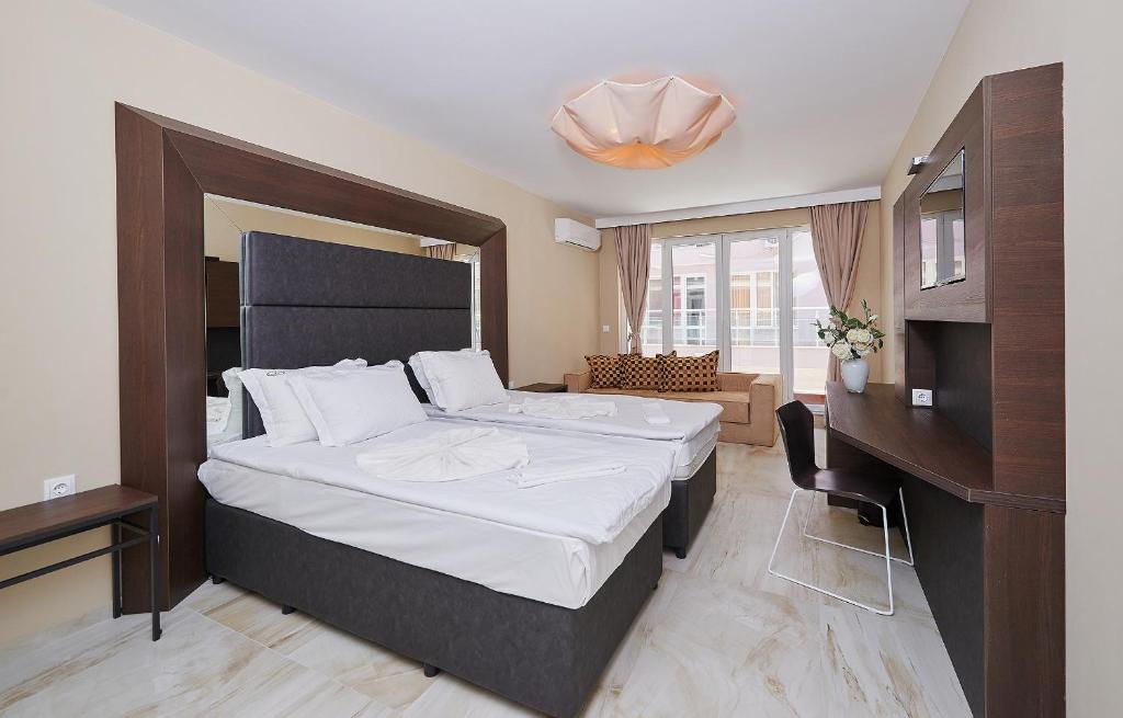 Двухместный (Двухместный номер с 1 кроватью или 2 отдельными кроватями и балконом) апарт-отеля Botabara Del Mar Boutique, Поморие