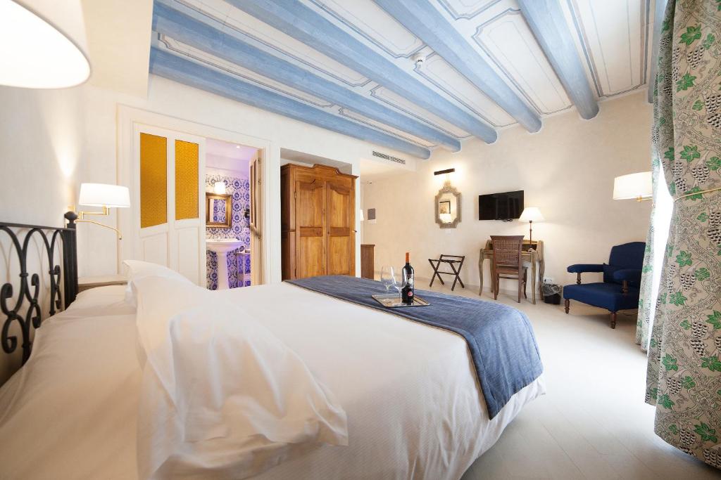 Двухместный (Улучшенный двухместный номер с 1 кроватью) отеля Algilà Ortigia Charme Hotel, Сиракузы