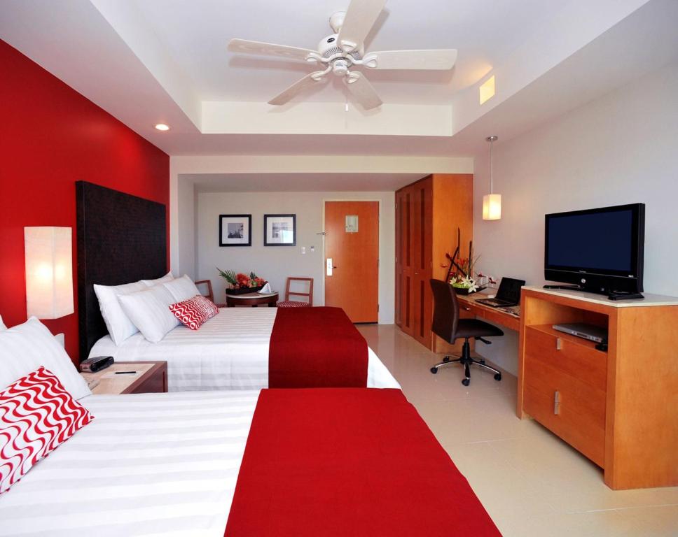 Двухместный (Улучшенный номер с кроватью размера «king-size») отеля Emporio Veracruz, Веракрус