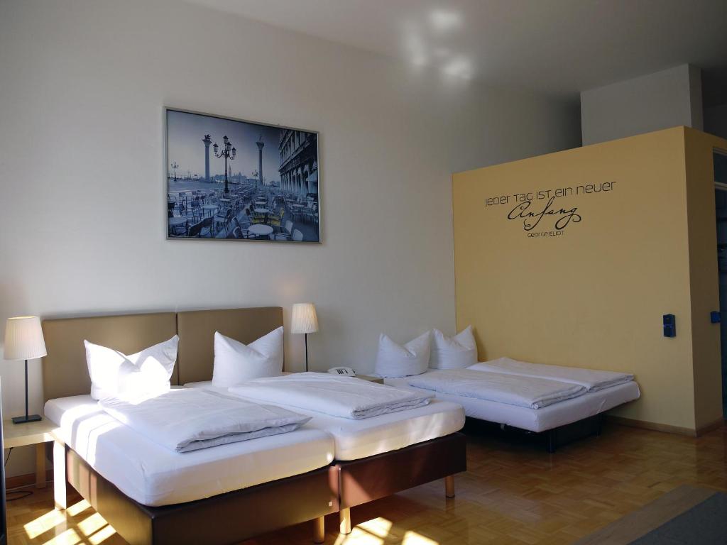 Четырехместный (Четырехместный номер) отеля Apartment Hotel Konstanz, Констанц (Боденское озеро)