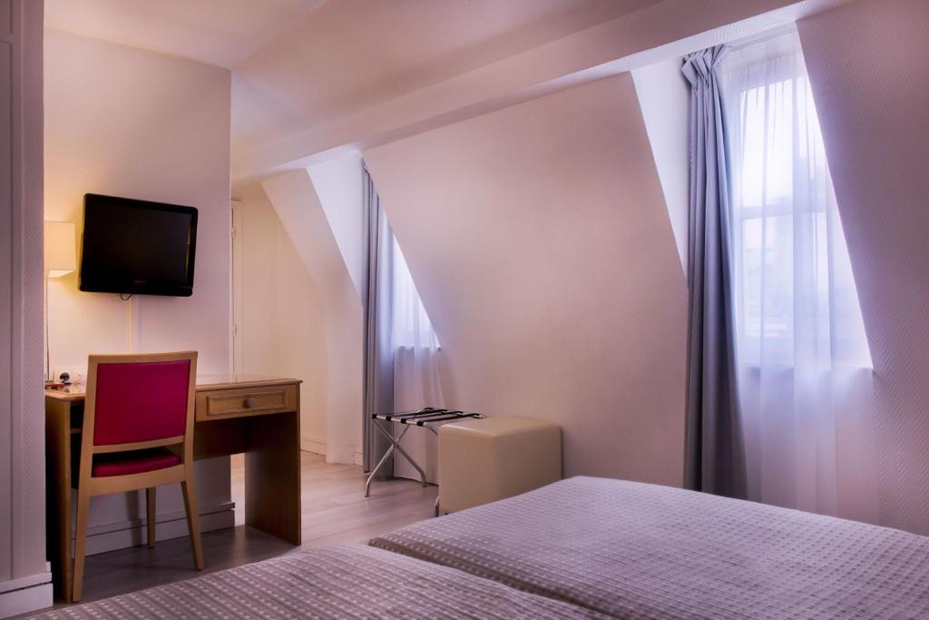 Двухместный (Двухместный номер с 2 отдельными кроватями) отеля Hôtel Le Compostelle, Париж