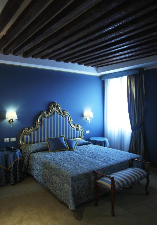 Трехместный (Трехместный номер) отеля Hotel Corte Contarina, Венеция