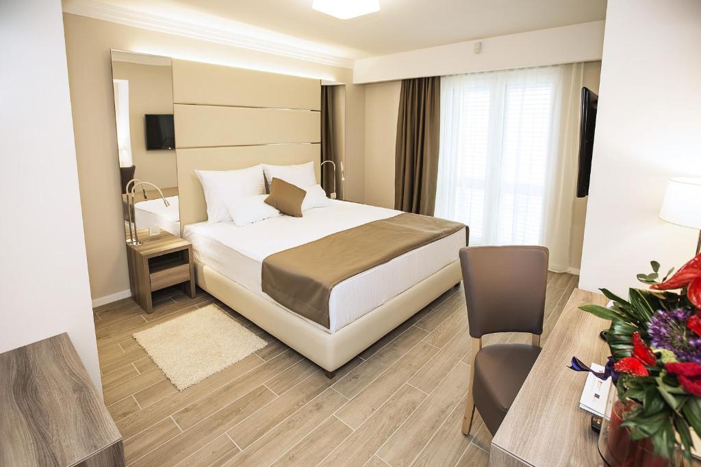 Семейный (2 смежных двухместных номера с 1 кроватью и видом на море) отеля Hotel Vila Rova, Малинска