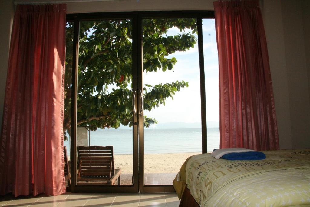 Номер (Бунгало - С видом на пляж) курортного отеля Rung Arun Resort, Пханган