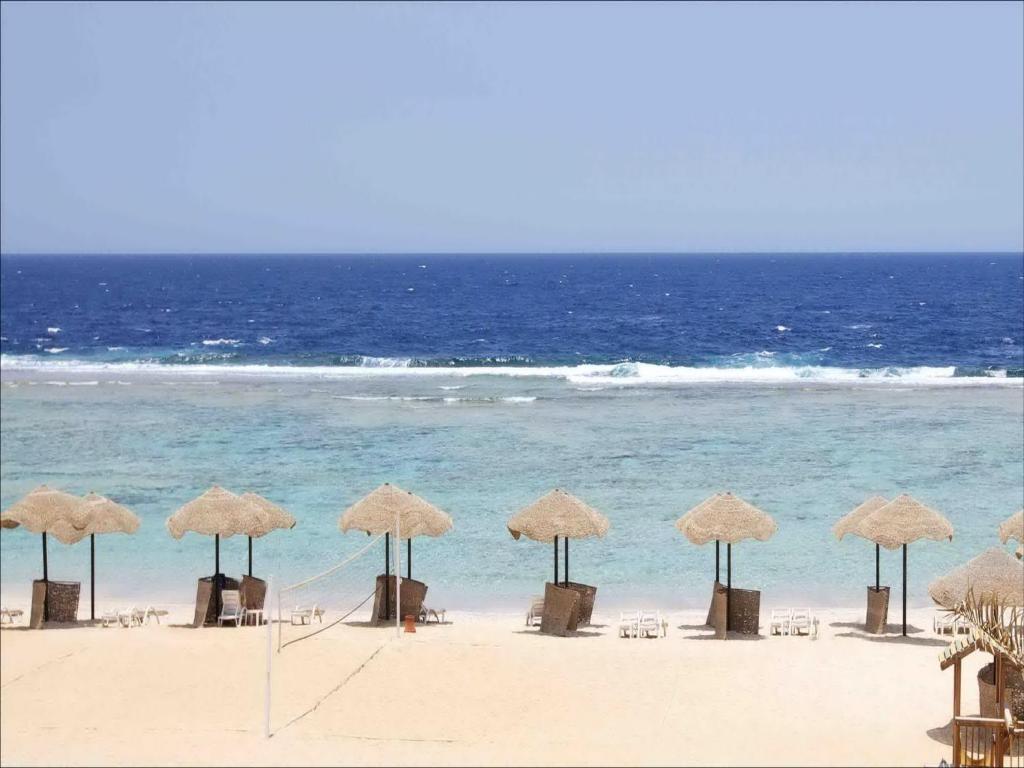 Двухместный (Люкс с террасой, рядом с пляжем) курортного отеля Radisson Blu Resort El Quseir, Кусейр