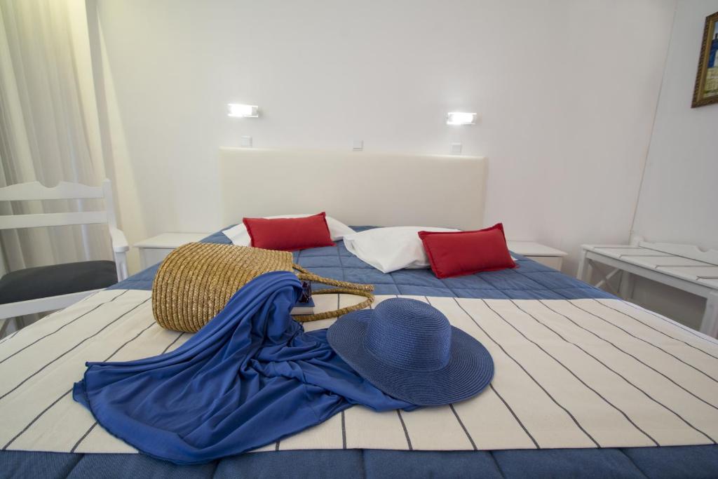Двухместный (Двухместный номер с 1 кроватью или 2 отдельными кроватями и частичным видом на море) отеля Kordistos Hotel, Кефалос