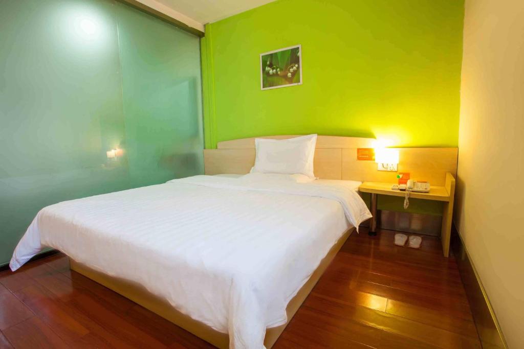 Двухместный (Для граждан материкового Китая - Улучшенный двухместный номер с 2 отдельными кроватями) отеля 7Days Inn Changsha Xingsha Jinmao Road, Чанша