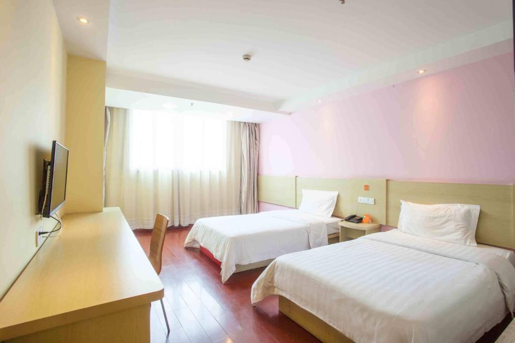 Двухместный (Для граждан материкового Китая - Улучшенный двухместный номер с 1 кроватью) отеля 7Days Inn Changsha Xingsha Jinmao Road, Чанша