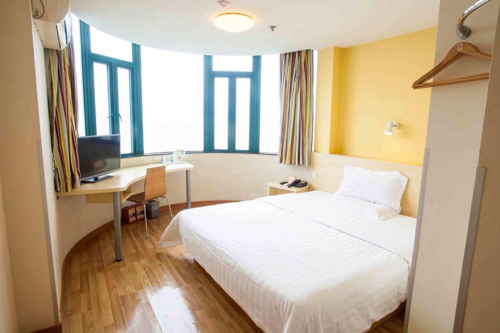 Двухместный (Специальное предложение для граждан материкового Китая - Двухместный номер с 1 кроватью) отеля 7Days Inn Qinhuang Island Zhujiang Avenue, Циньхуандао