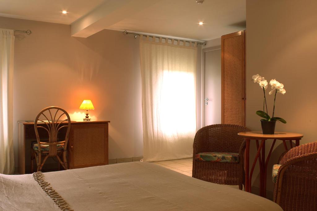 Двухместный (Улучшенный двухместный номер с 1 кроватью) отеля Hotel Le Beau Séjour, Насонь