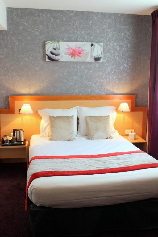 Двухместный (Улучшенный двухместный номер с 1 кроватью) отеля Hotel du Chemin Vert, Париж