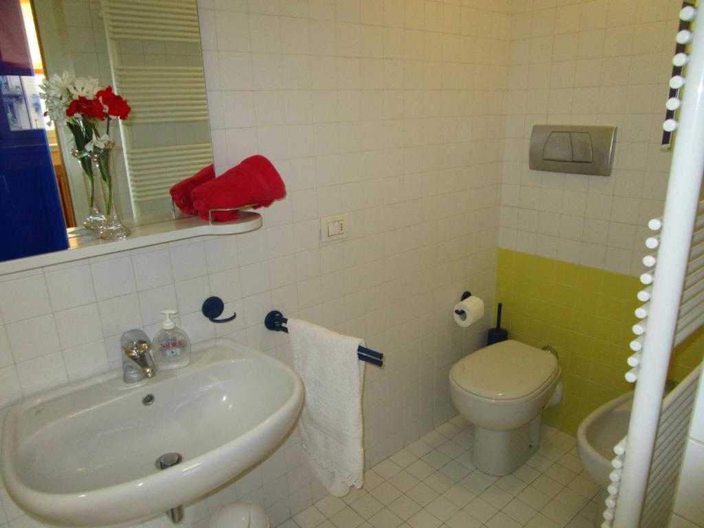 Трехместный (Трехместный номер с собственной ванной комнатой) отеля Teodora B&B, Милан