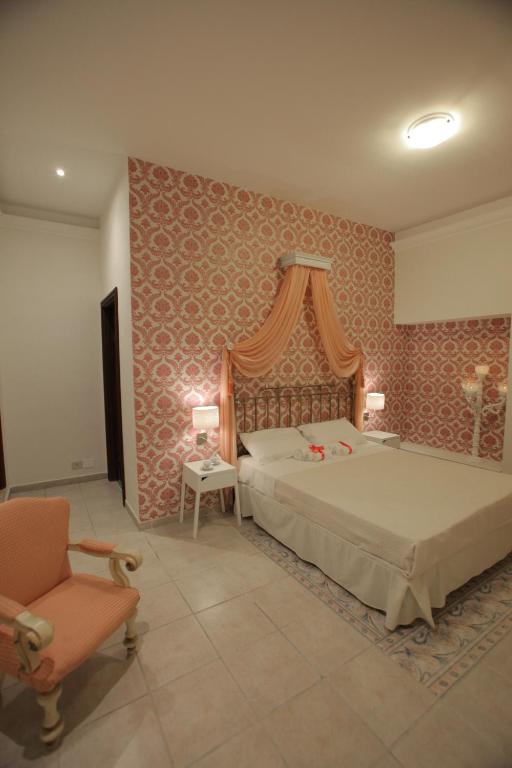 Двухместный (Улучшенный номер с кроватью размера «king-size») отеля Antica Palermo B&B, Палермо